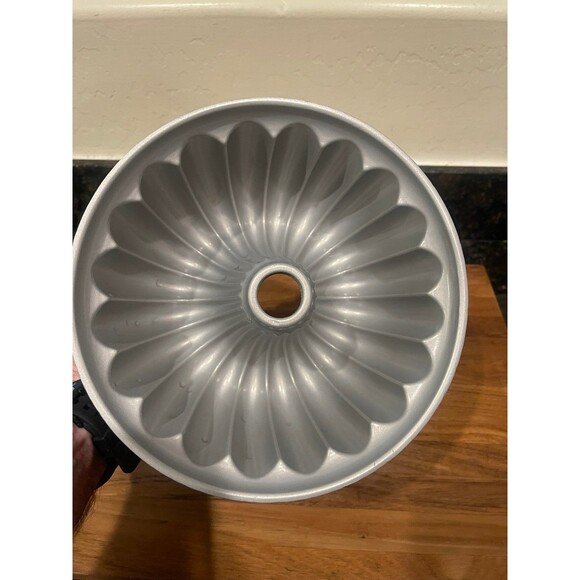 Nordic Ware Elegant Party Gold Bundt Pan - Picture 4 of 9